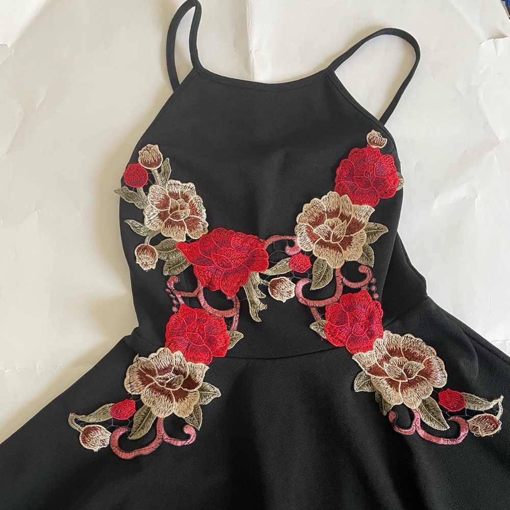 FLORAL PATCH BLACK DRESS